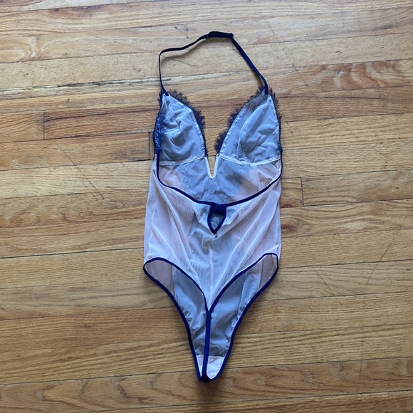 NWOT Victoria’s Secret Lace Mesh Bodysuit - Picture 3 of 7